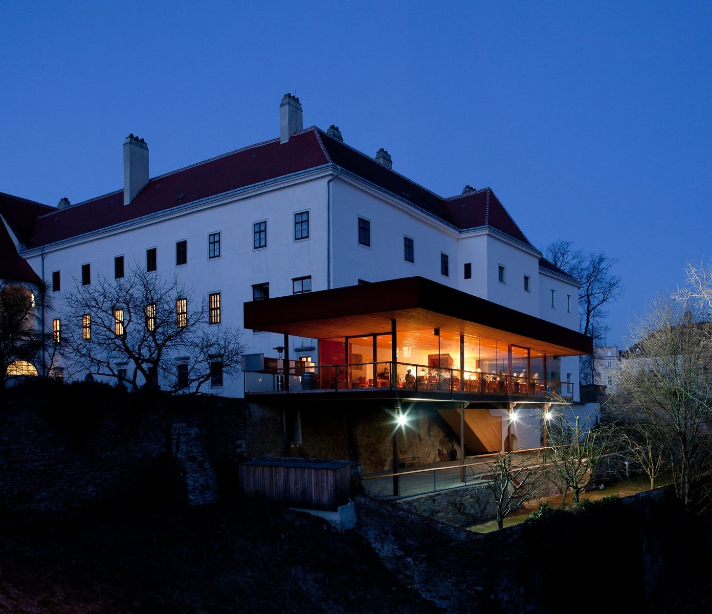 Restaurant Ausklang bei Nacht im Kunsthaus Horn